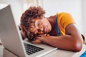 idiopathic hypersomnia - woman asleep at desk